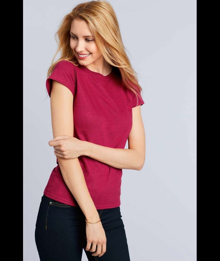 CAMISETA GILDAN SOFTSTYLE PARA MUJER