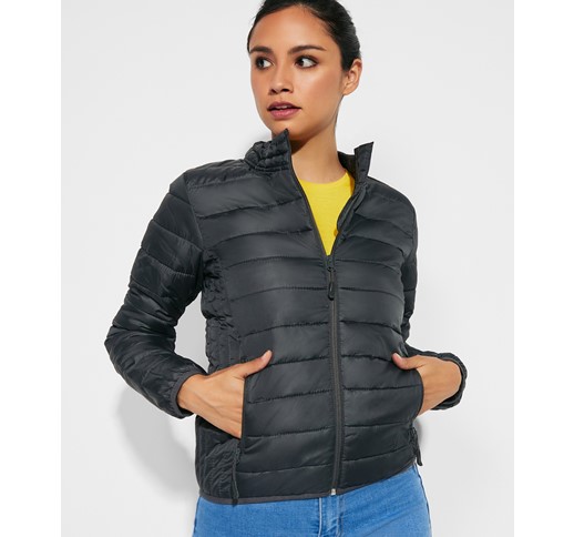 WARME KLEIDUNG FINLAND WOMAN