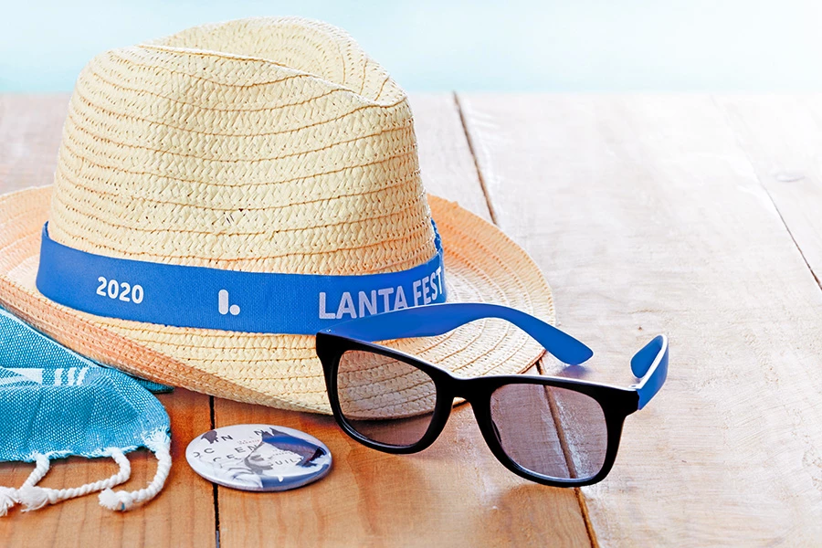 lunettes de soleil publicitaires : une façon élégante de promouvoir votre entreprise à la plage