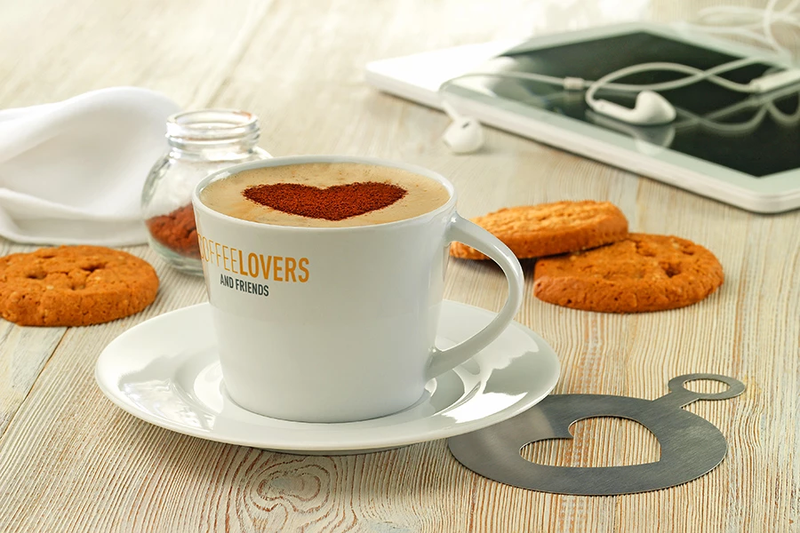 skodelice za kavo ali čaj z logotipom podjetja